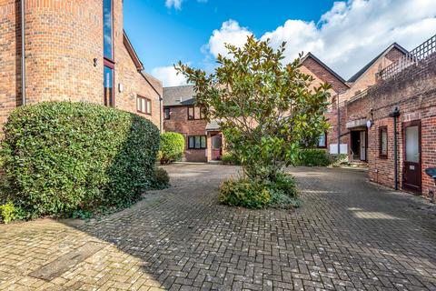 2 bedroom flat to rent, Staple Gardens, Bilberry Court Staple Gardens, SO23