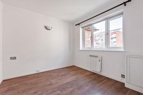 2 bedroom flat to rent, Staple Gardens, Bilberry Court Staple Gardens, SO23