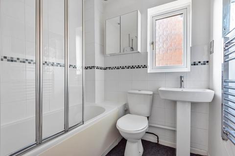 2 bedroom flat to rent, Staple Gardens, Bilberry Court Staple Gardens, SO23