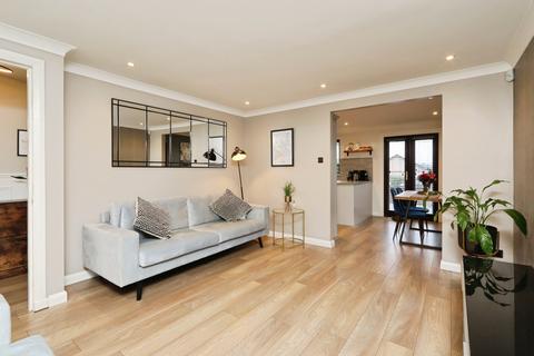 3 bedroom end of terrace house for sale, Glenbervie Crescent, Glasgow, G68