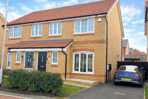 3 bedroom semi-detached house for sale, Serenity Close, Stanley, WF3
