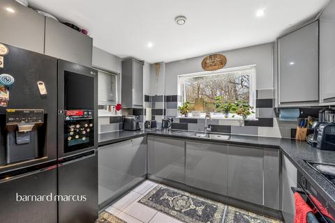 undefined, Talbot Close, Mitcham