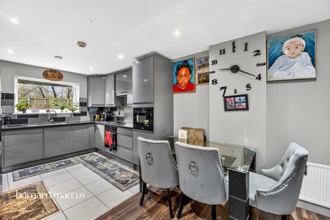 undefined, Talbot Close, Mitcham