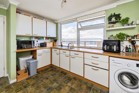 2 bedroom flat for sale, Strangers Lane, Canterbury