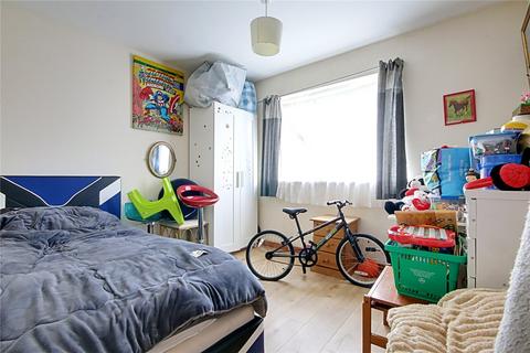 2 bedroom flat for sale, Rossmore Close, Enfield, EN3