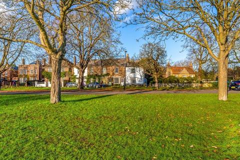 undefined, Ham Common, Richmond TW10