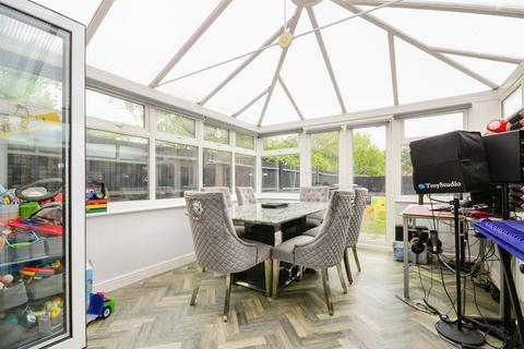 3 bedroom end of terrace house for sale, Royce Grove, Leavesden, Watford