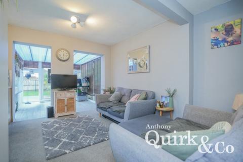 3 bedroom semi-detached bungalow for sale, Letzen Road, Canvey Island, SS8