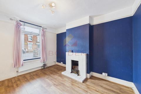 2 bedroom terraced house for sale, Bergholt Road, Colchester CO4