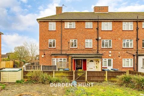 3 bedroom apartment for sale, Pyrles Lane, Loughton, IG10