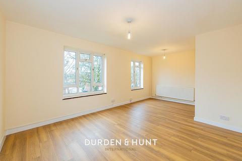 3 bedroom apartment for sale, Pyrles Lane, Loughton, IG10