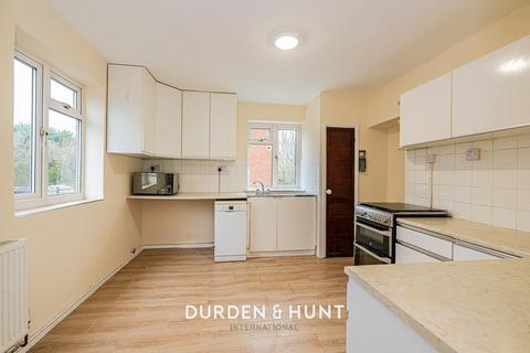 3 bedroom apartment for sale, Pyrles Lane, Loughton, IG10