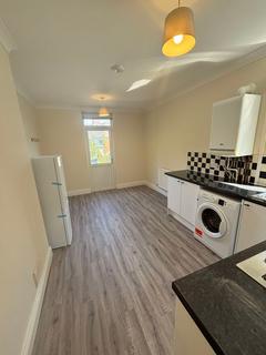 2 bedroom detached house to rent, Station Road, Llandaff North, Cardiff, CF14