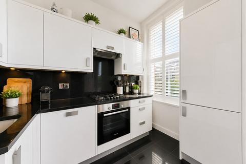 2 bedroom flat for sale, The Chase, London