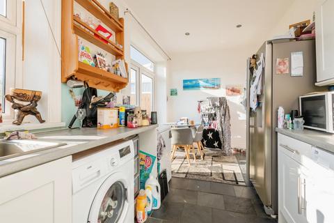 3 bedroom terraced house for sale, Newsome Road, HUDDERSFIELD