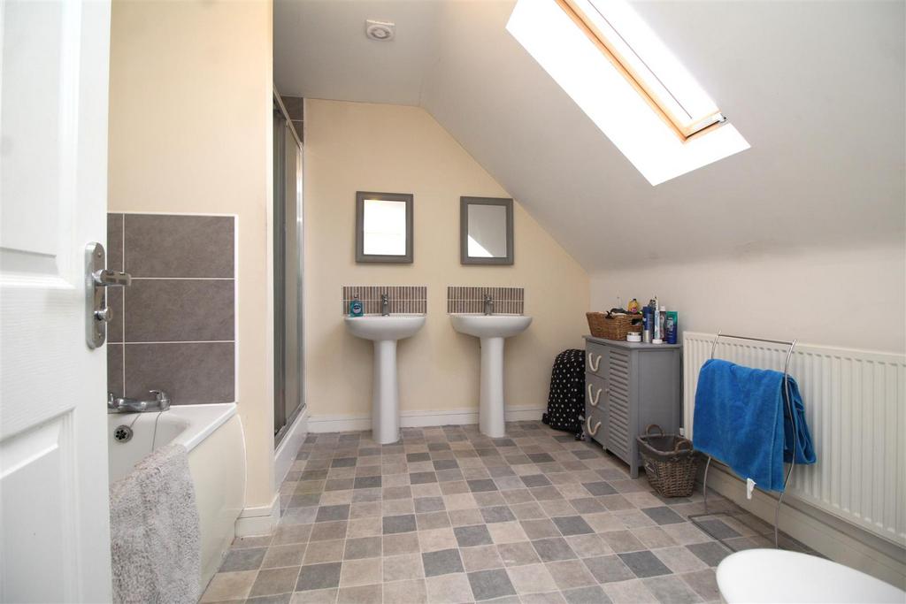 Ensuite 2 .JPG