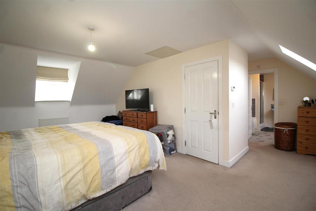 Bedroom 1 .JPG