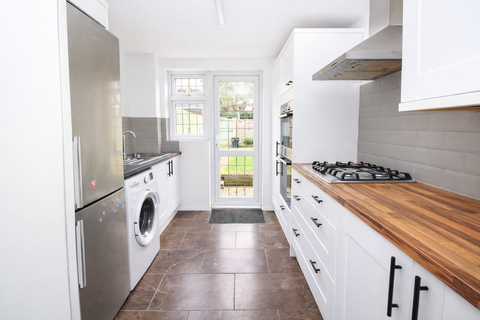 4 bedroom terraced house to rent, Abbs Cross Gardens, RM12