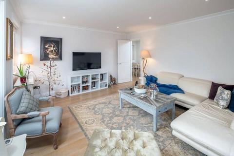 3 bedroom flat to rent, Courtfield Gardens, South Kensington, SW5