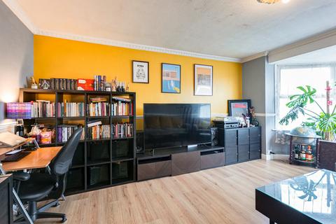 2 bedroom apartment for sale, Norfolk Avenue, Leigh-on-sea, SS9