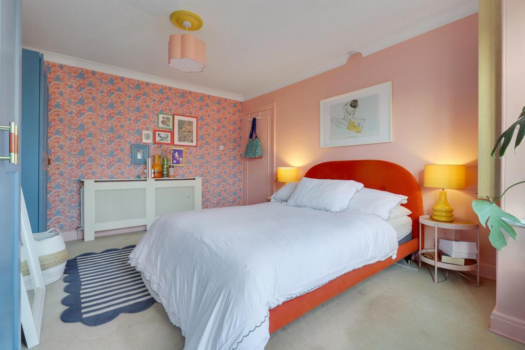 Ashleigh bedroom