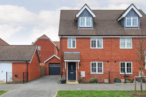 4 bedroom semi-detached house for sale, Webber Street, Horley, Surrey, RH6