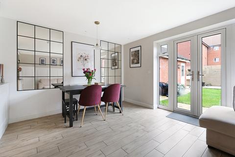 4 bedroom semi-detached house for sale, Webber Street, Horley, Surrey, RH6