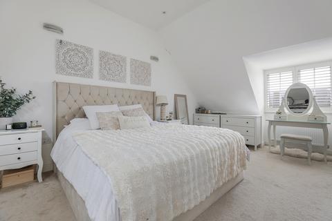 4 bedroom semi-detached house for sale, Webber Street, Horley, Surrey, RH6
