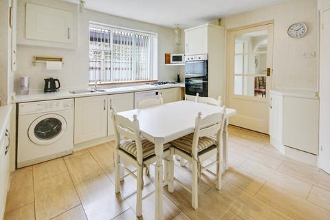 4 bedroom detached bungalow for sale, Pine Grove, East Grinstead, RH19