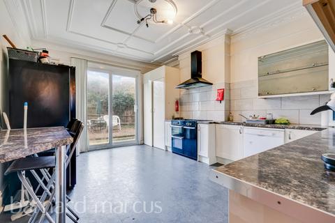 4 bedroom terraced house to rent, Conyers Road, LONDON