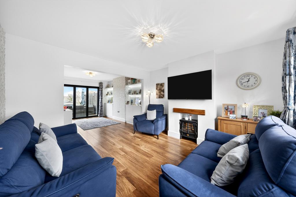 Lounge/Dining Room
