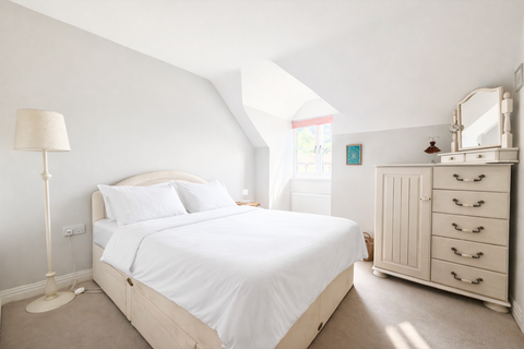 2 bedroom flat for sale, Hartwell House, Gibbs Couch, Watford, Hertfordshire