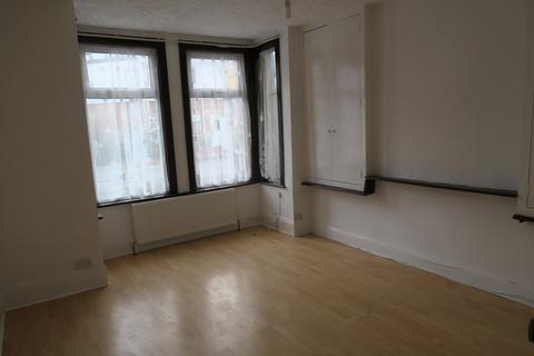 1 bedroom flat to rent, Farraline Road, Watford WD18