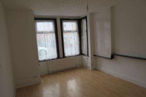 1 bedroom flat to rent, Farraline Road, Watford WD18