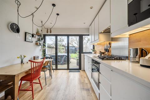 2 bedroom terraced house for sale, Gladstone Road, Surbiton