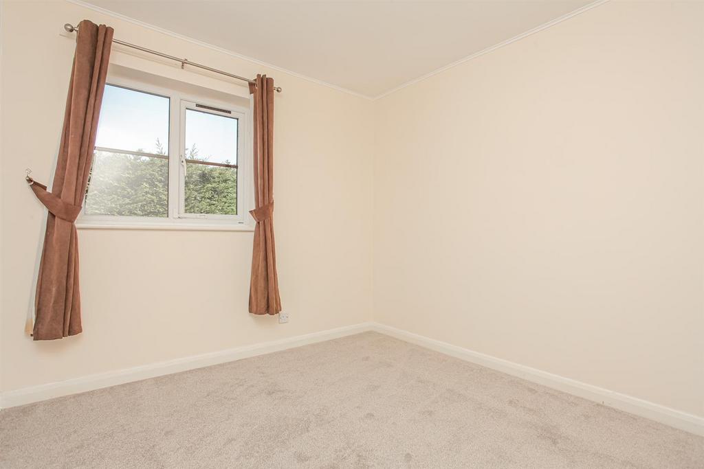Flat 3, 54 Lyne Road (10).jpg