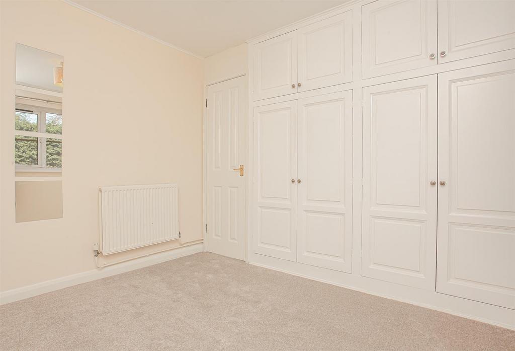 Flat 3, 54 Lyne Road (11).jpg