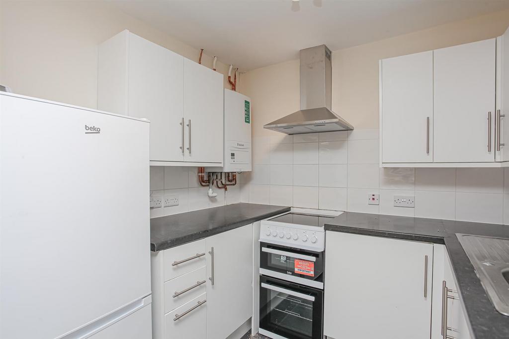 Flat 3, 54 Lyne Road (2).jpg
