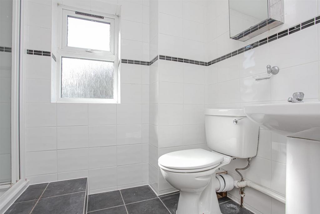 Flat 3, 54 Lyne Road (14).jpg