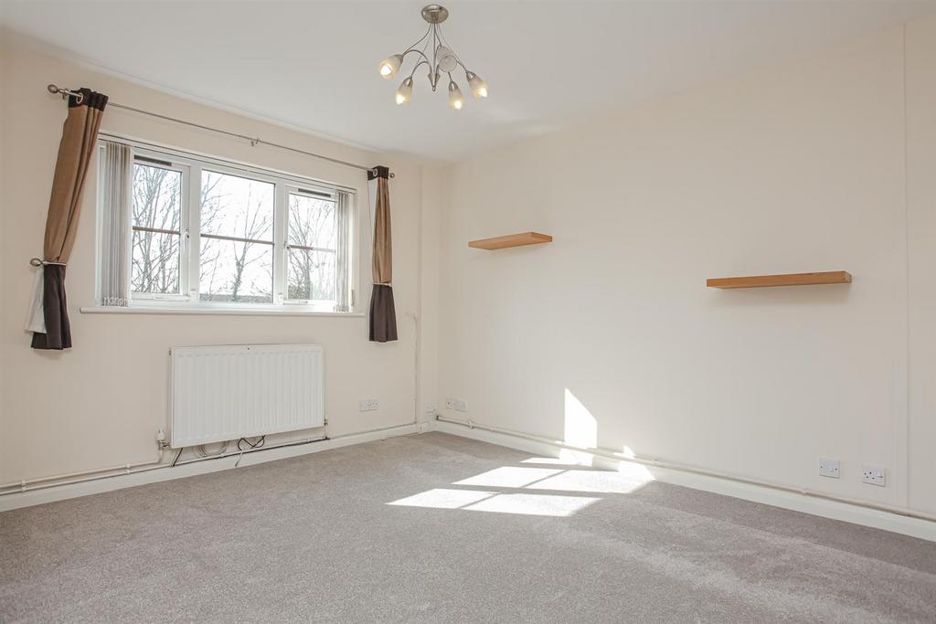 Flat 3, 54 Lyne Road (15).jpg