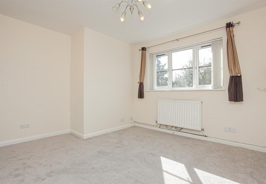 Flat 3, 54 Lyne Road (18).jpg