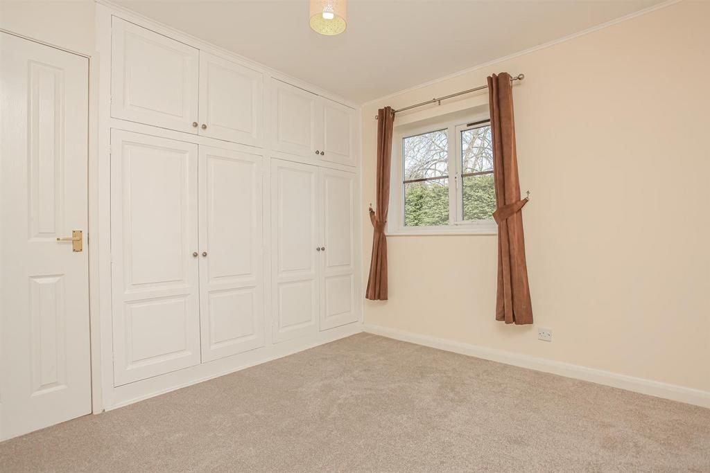 Flat 3, 54 Lyne Road (9).jpg
