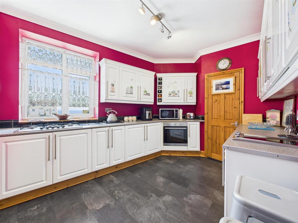 Kitchen: