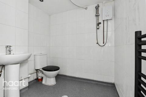 1 bedroom end of terrace house to rent, Dover Road, FOLKESTONE