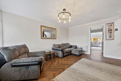 3 bedroom semi-detached house for sale, Sandpiper Close, Kettering NN15