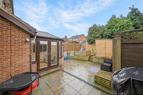 3 bedroom semi-detached house for sale, Sandpiper Close, Kettering NN15
