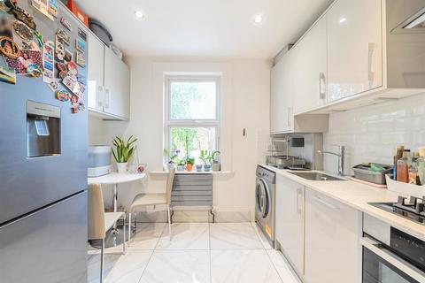 3 bedroom duplex for sale, Charteris Road, London NW6