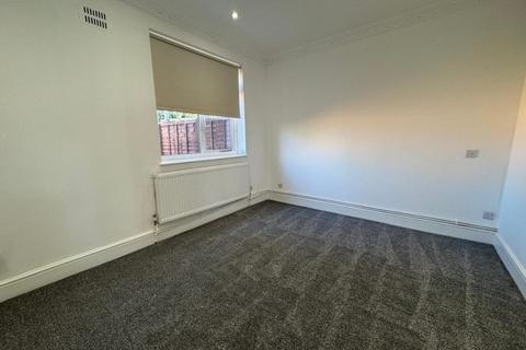 2 bedroom detached house to rent, Ridge Close, London NW4