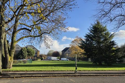 2 bedroom ground floor flat for sale, Chase Side, Enfield