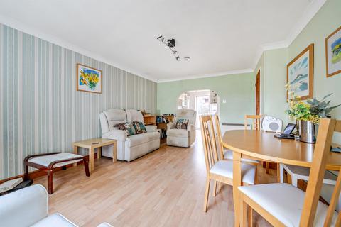 2 bedroom ground floor flat for sale, Chase Side, Enfield